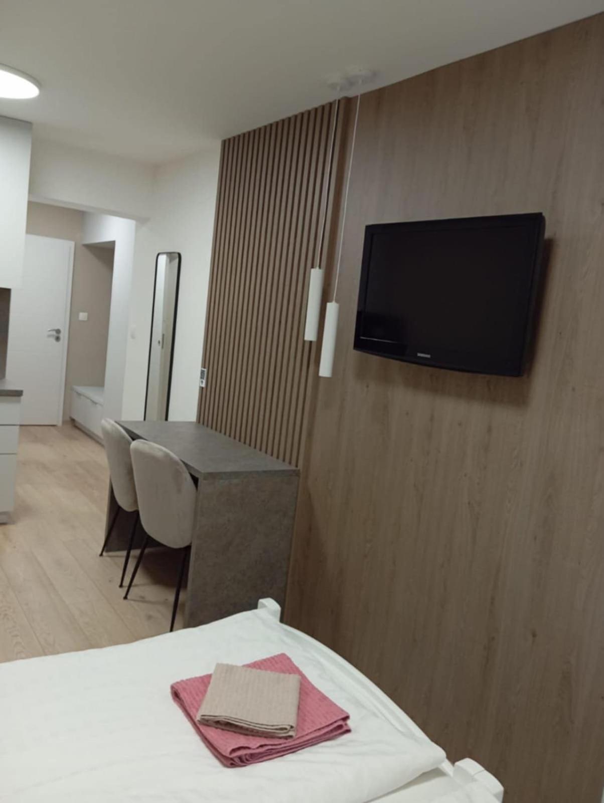 ホテル Privat Julia ヴルボフ エクステリア 写真